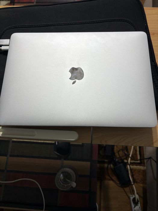 Макбук про 2017 запазен