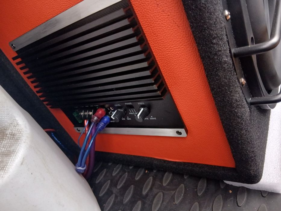 Продам сабвуфер 12 блин