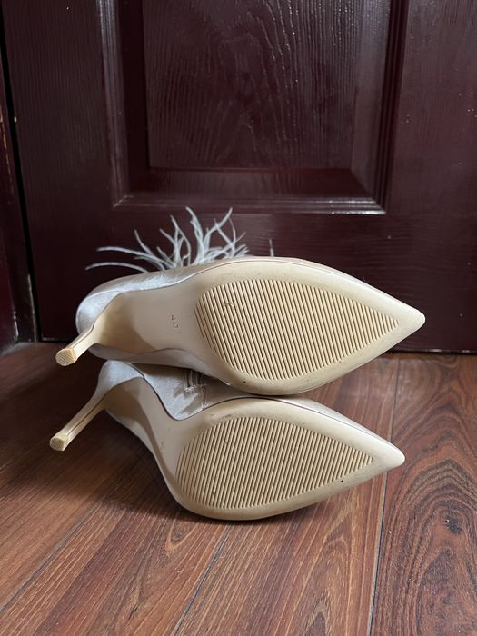 Официлани боти с тънък ток