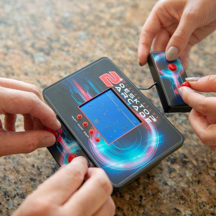 Аркадна конзола с 2 джойстика и 200 вградени игри