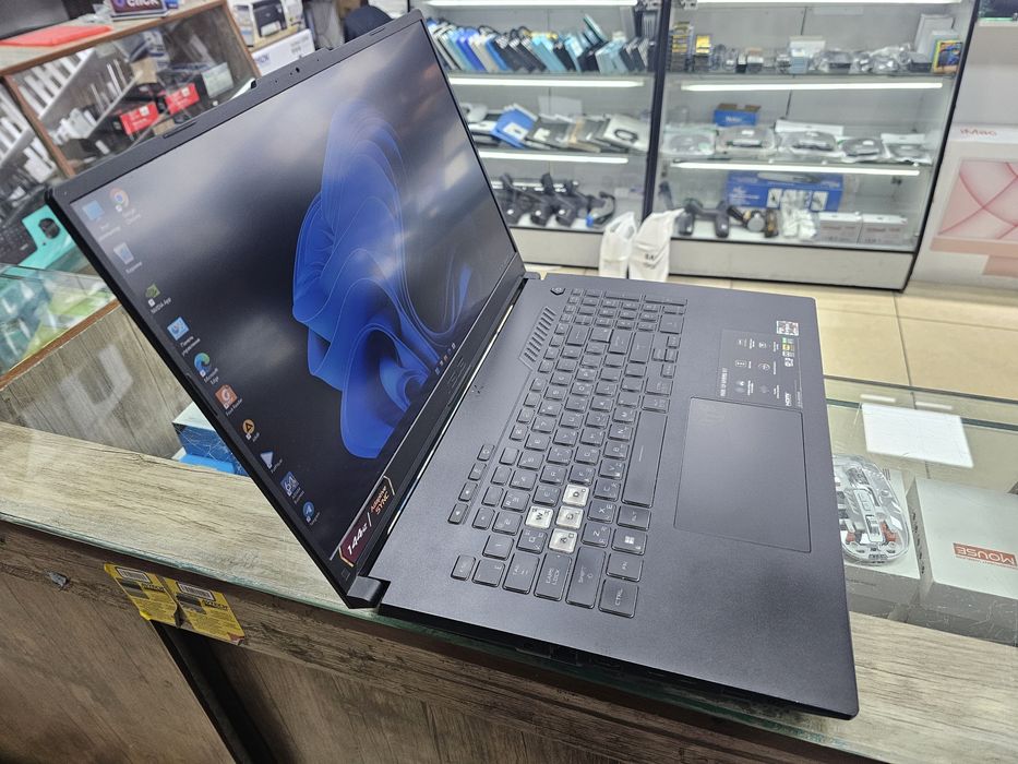 Asu TUF 17  Ryzen 7 + RTX 3050