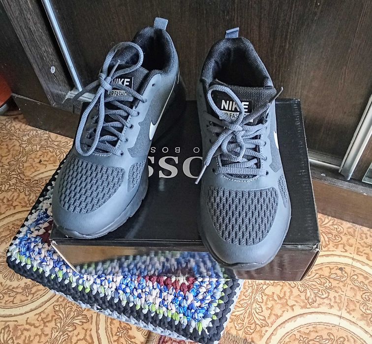 Продам кроссовки