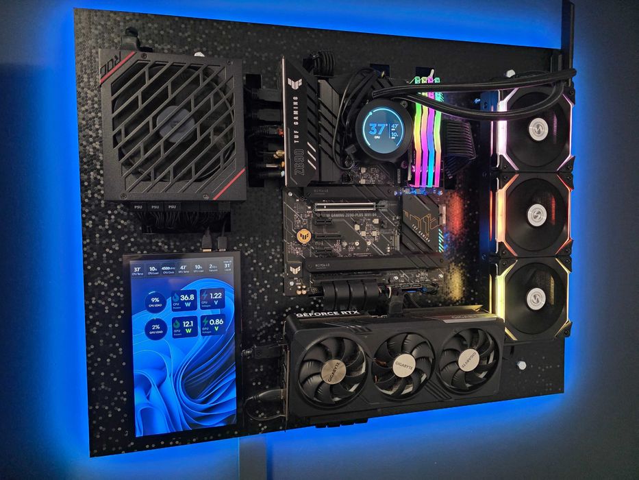 PC Gaming Wall Build Custom RTX 4070 SUPER / i5 12600KF / NZXT Kraken / Lian Li / Display + Wireless Power