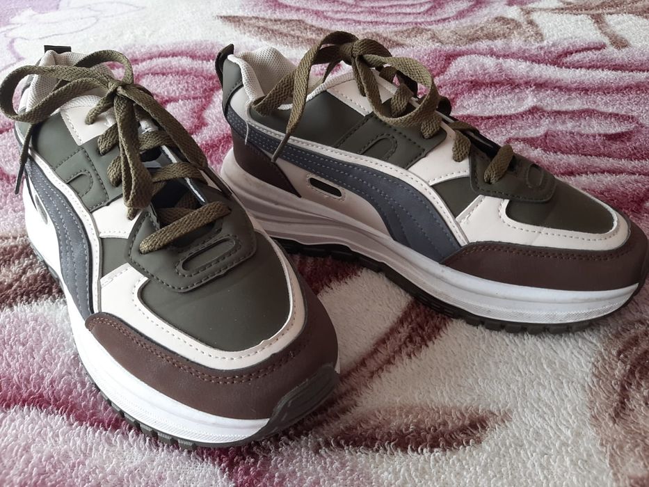 Кроссовки женские 40(на39)