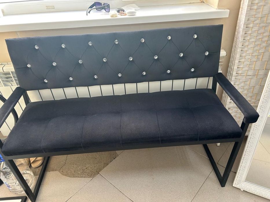 Продам стелажи и кресло