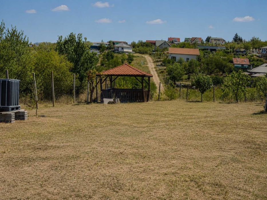 TEREN DE VÂNZARE – LIVADA DIN PALEU, în apropiere de Dealul Viilor