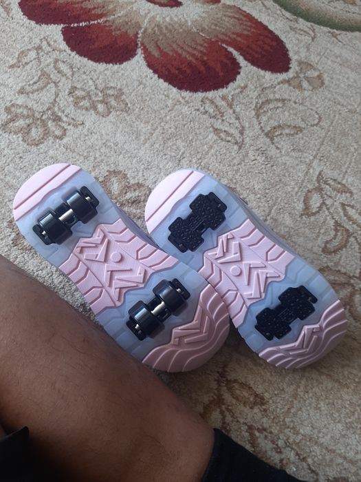 Продам кроссовки летние