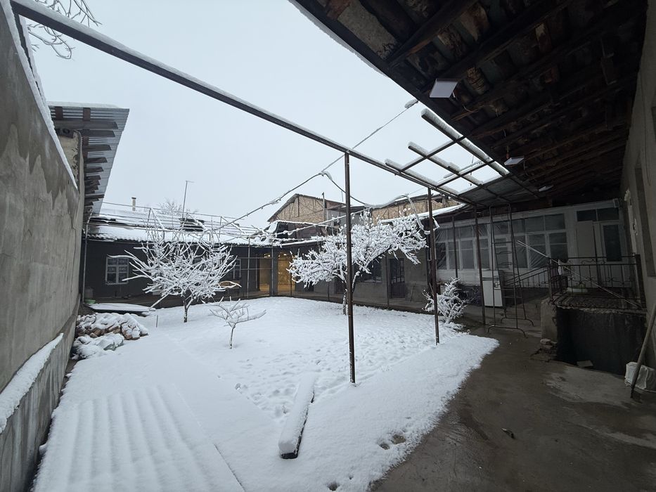 Shayxontohur tumanida 4.8sotix yer uchastkasi sotiladi