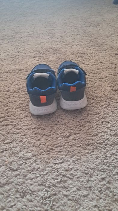 Продам детские кросовки