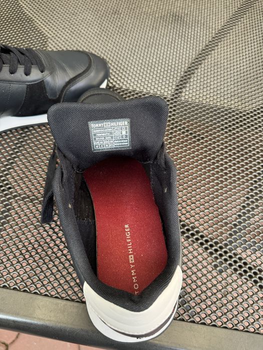 Tommy Hilfiger  43