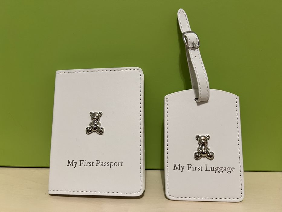 Калъф за паспорт с посребрено мече