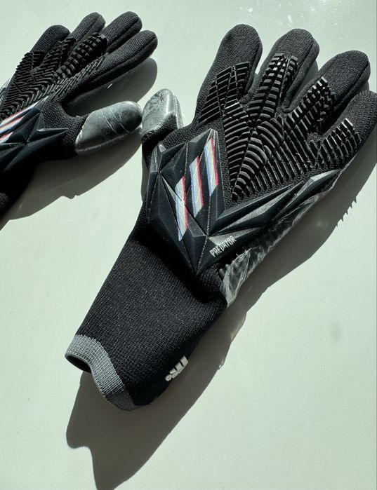 Вратарские перчатки Adidas Predator Pro