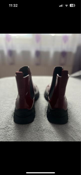 Ghete Guess femeii noi cu eticheta