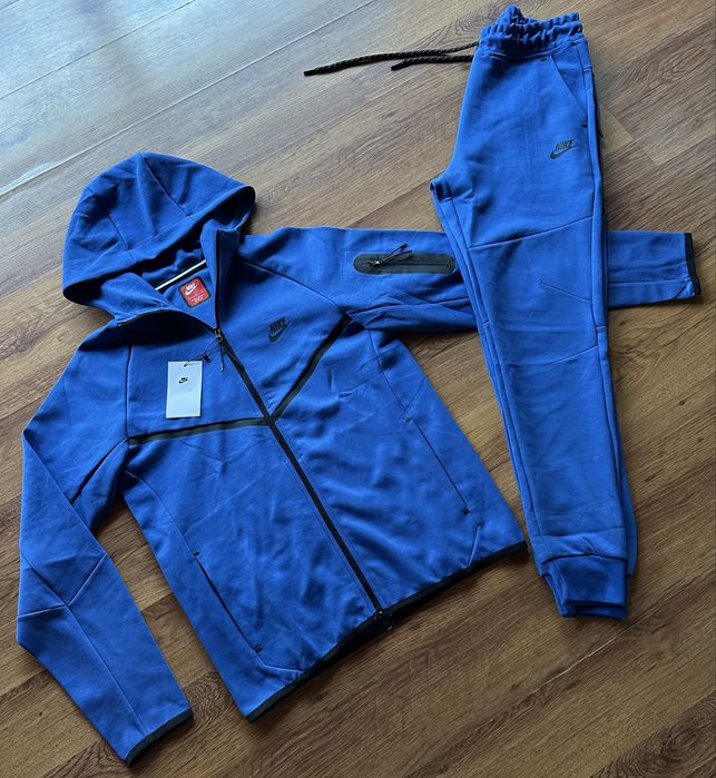 Мъжки,памучен екип Nike в тъмно синьо с активен заден джоб на долнищет
