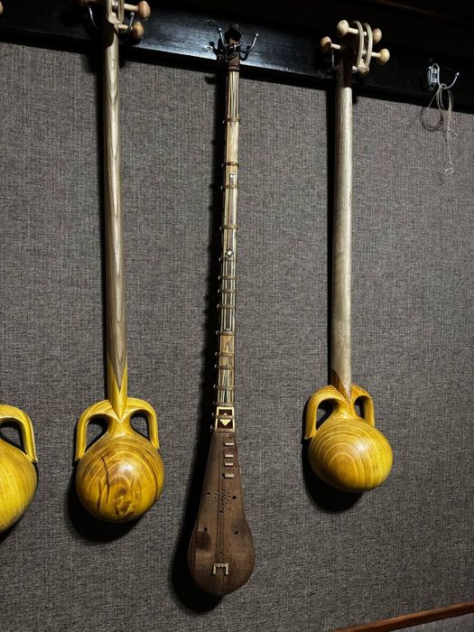 Qadimiy antikvar musiqiy asboblar sotiladi