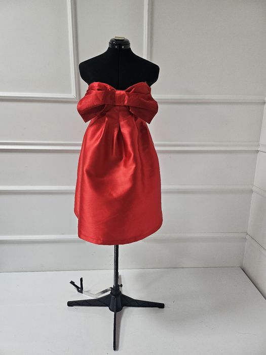 Нова рокля от затворен бутик L размер