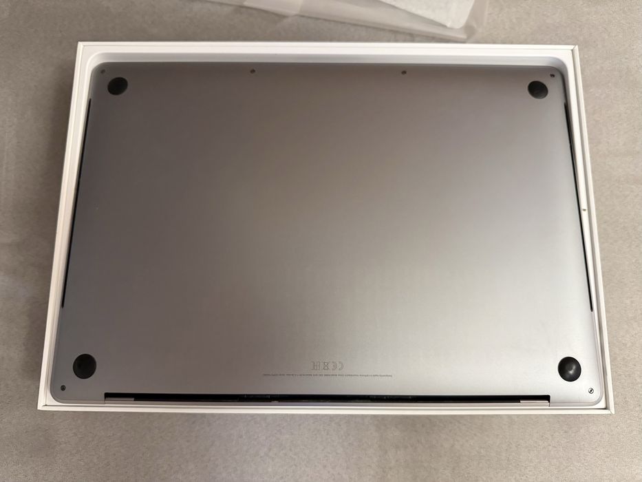 MacBook Pro A1990 15 “ 2.6 GHz i7 Radeon 560x 4gb 16Gb DDR4 500GB SSD