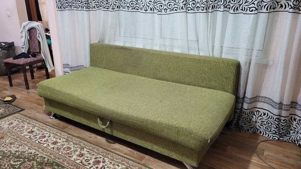Продам тахту диван,раскладывается,