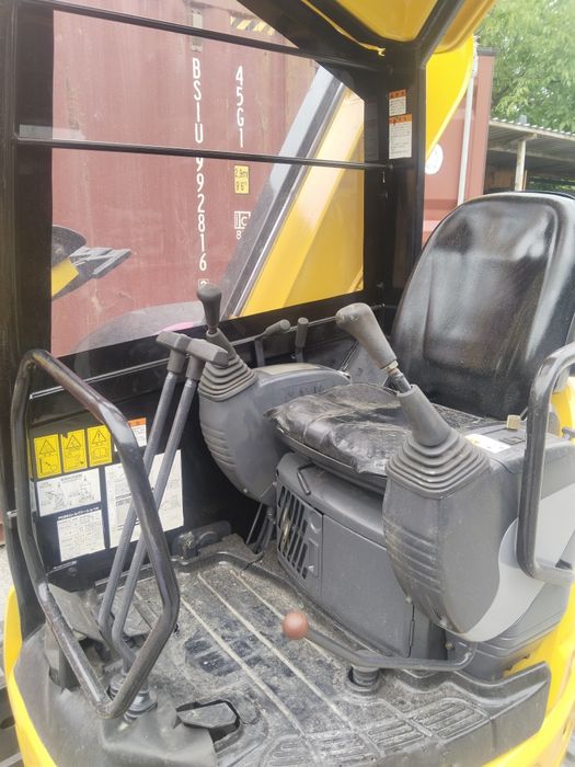 Миниэкскаватор Komatsu pc30