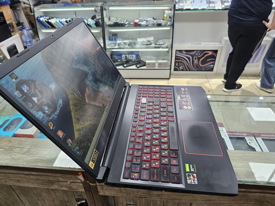 Acer Nitro 5 Ryzen 7 + GTX 1650ti