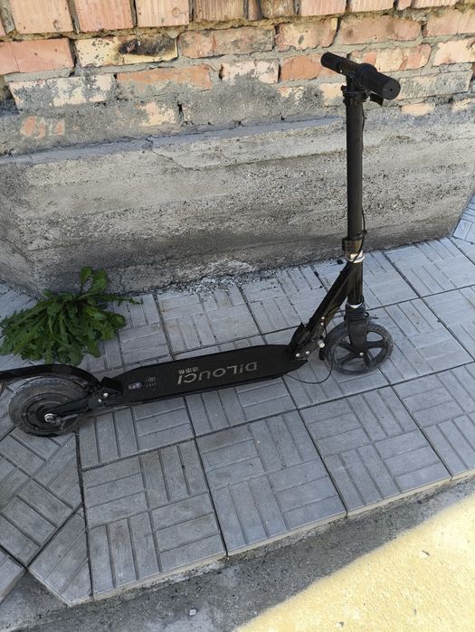 Продам элетросамокат детский