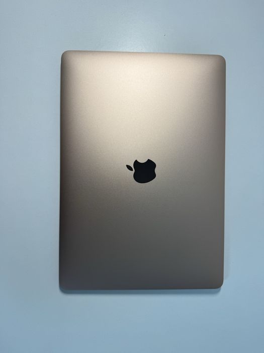 MacBook Air 2020 13” / 8GB / 256GB / impecabil + cutie