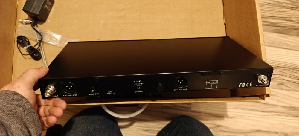 Безжични микрофони и станции