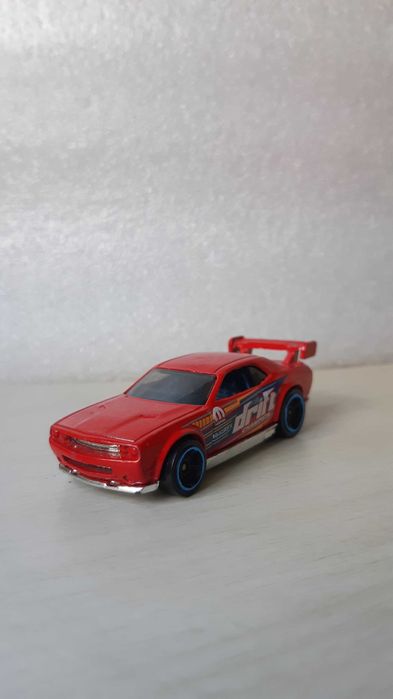 Vând macheta Hot Wheels Nightburnerz Dodge Challenger Drift Car 2017
