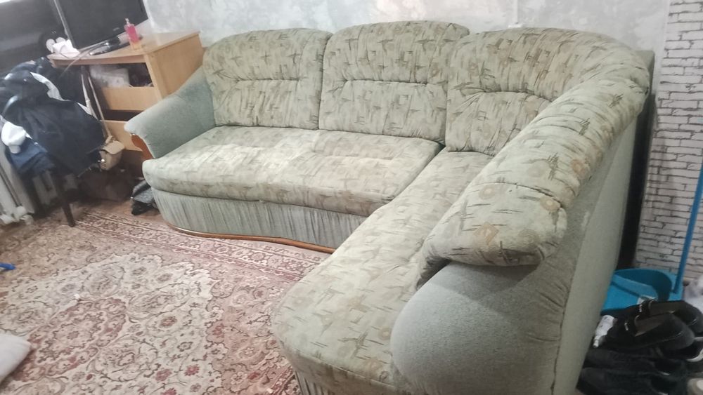 Диван угловой состояние отличное
