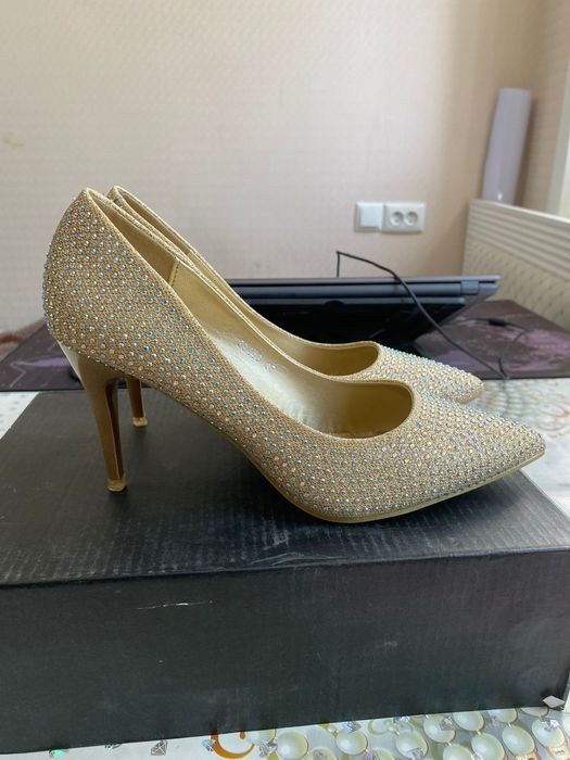 Продам туфли бежевый