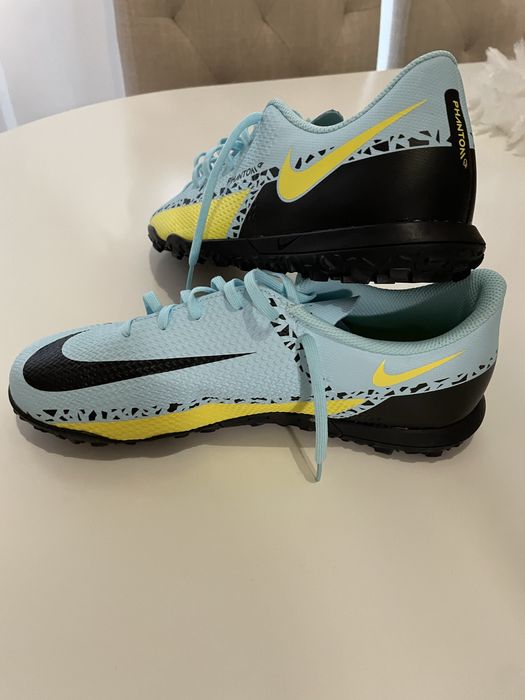 Nike Phantom teren sintetic