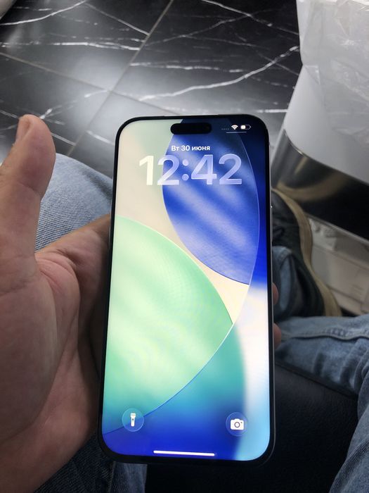 Продам iphone 17 pro max 256 white color