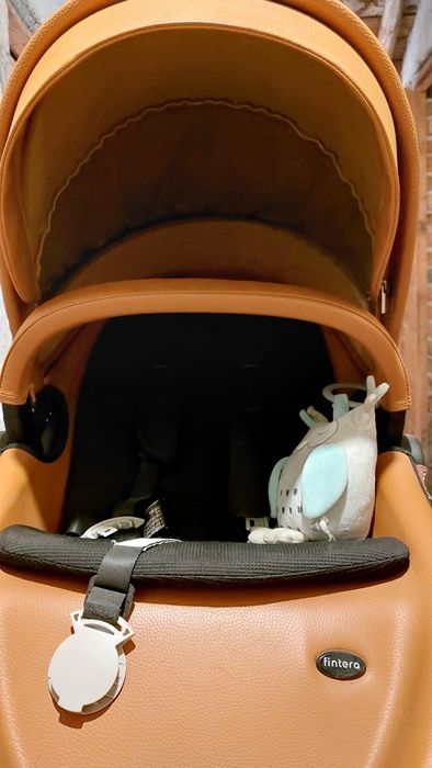 Продамам бебешка количка Fintera Deluxe  2 in 1, с два отделни коша,