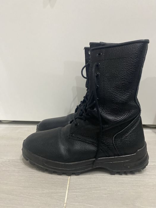 Берцы, ботинки для военных.