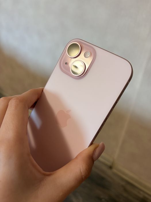 IPhone 15 - розов