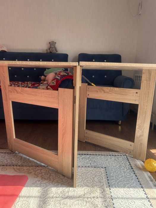 Стол книжка для гостиной