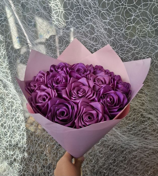 Букет роз из атласной ленты