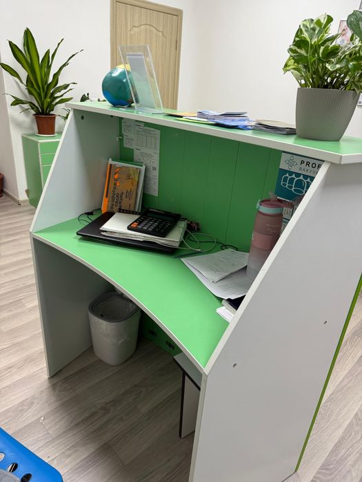 Продам Рецепшт с 2 комодами