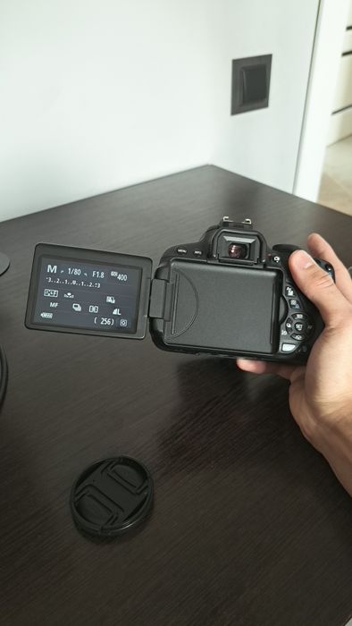 Canon EOS 700D + 50mm