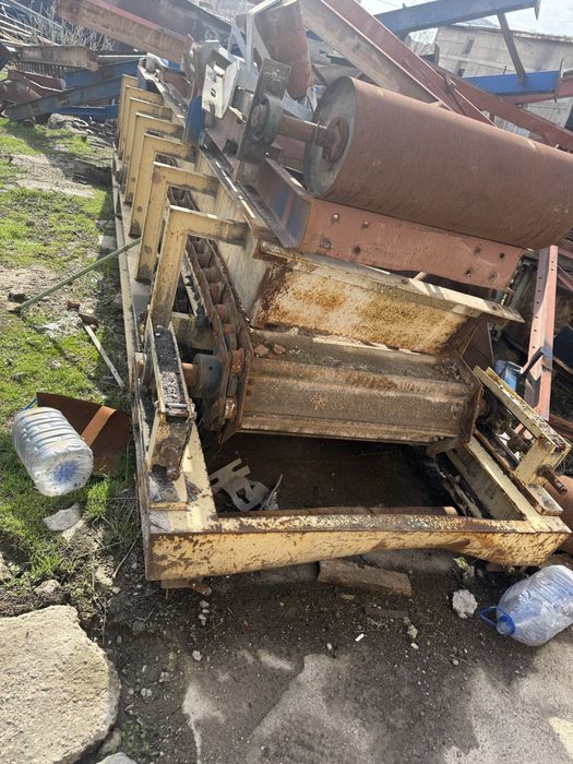 Гусеничний питателний бункер