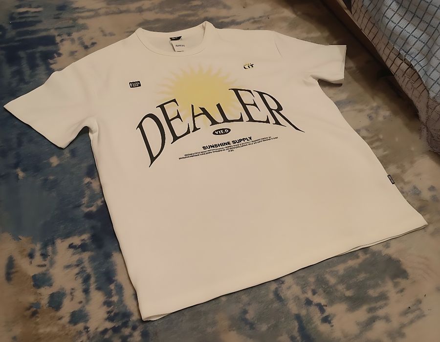 НОВА Тениска "VIT-D DEALER" – Sunshine Supply | Размер M | Streetwear Стил