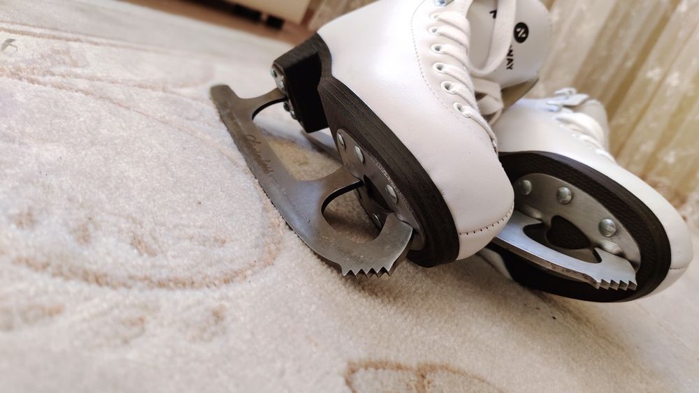 Коньки фигурные новые