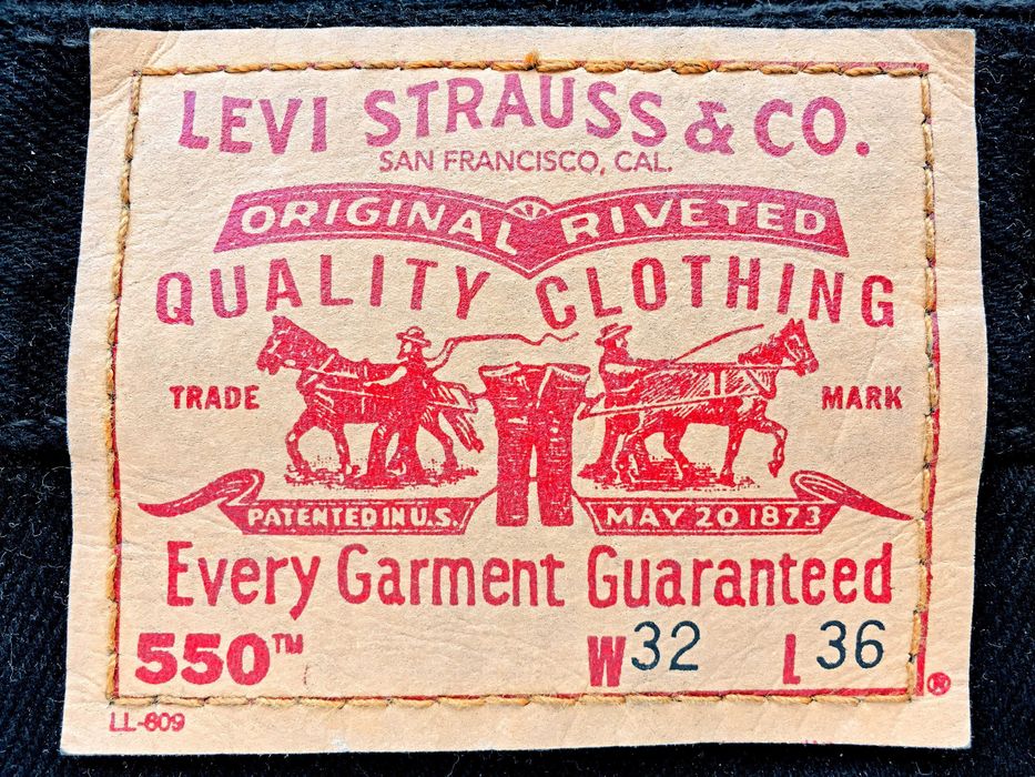 VINTAGE 1999 Made in Mexico LEVI'S® 550™ Relaxed Fit Jeans — W32½ L36