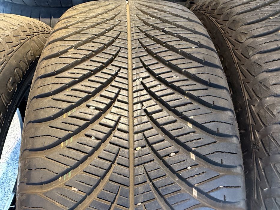 Anvelope All Season Goodyear Vector 4Seasons 215/55 R17 94V