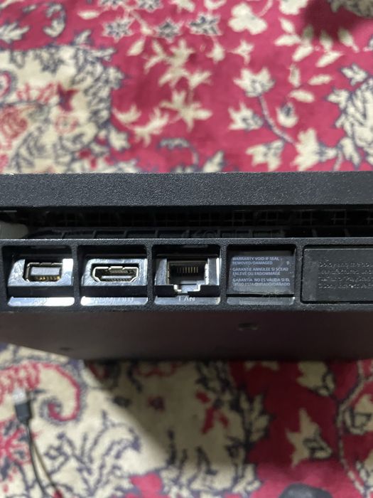 Sony playstation 4 slim 1 TB