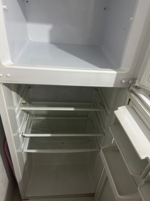 Холодильник 2камерный  Б/У .Атлант . Морозит отлично