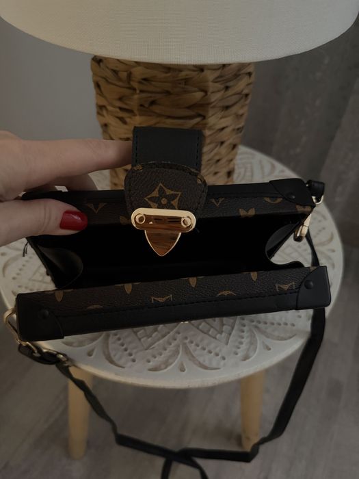 Дамска чанта  в кафяв цвят