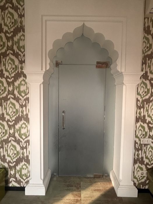 Стеклянная дверь перегородка, с петлями и доводчиком