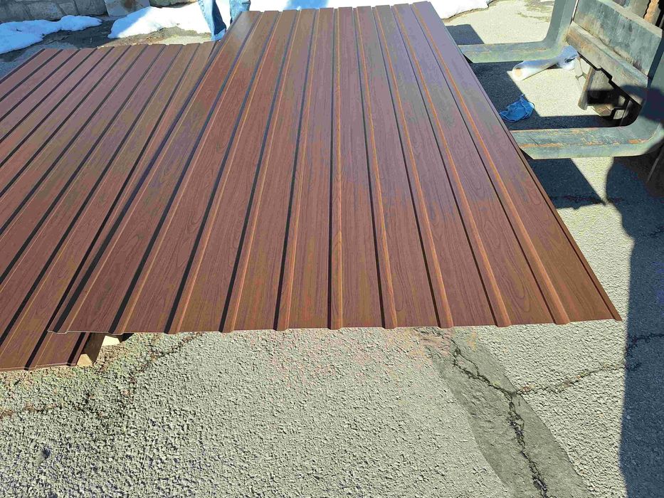 Облицовъчна трапецовидна пластифицирана ламарина с дървесна шарка