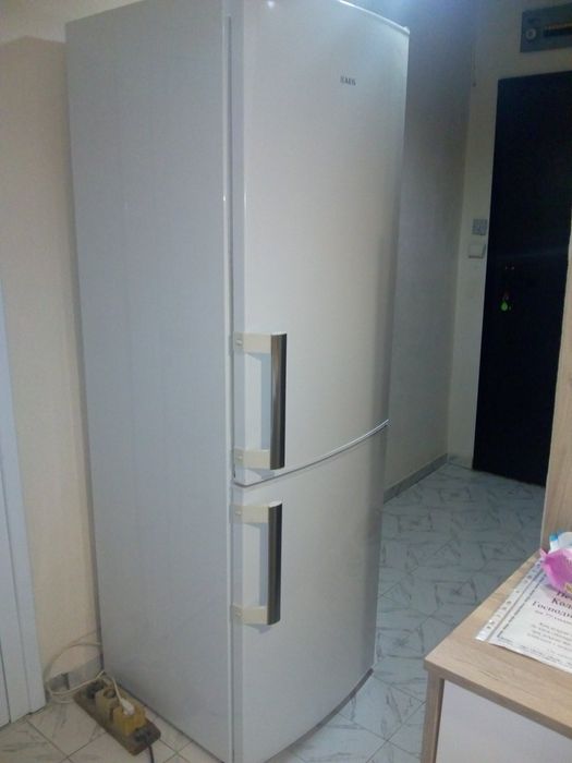 Хладилник AЕG с отделен фризер